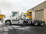 Used 2017 Freightliner Cascadia Detroit DD15 Semi Truck with Sleeper Cab for sale #704272 - photo 4