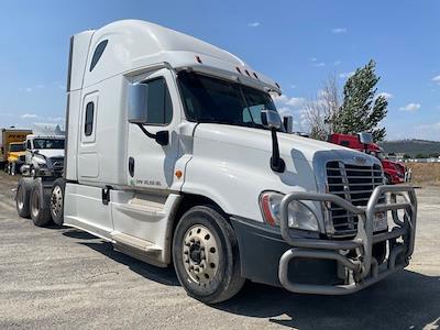 Used 2017 Freightliner Cascadia Detroit DD15 Semi Truck with Sleeper Cab for sale #704274 - photo 1