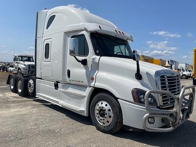 Used 2017 Freightliner Cascadia Detroit DD15 Semi Truck with Sleeper Cab for sale #704277 - photo 1