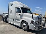 Used 2017 Freightliner Cascadia Detroit DD15 Semi Truck with Sleeper Cab for sale #704277 - photo 1