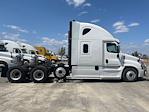 Used 2017 Freightliner Cascadia Detroit DD15 Semi Truck with Sleeper Cab for sale #704277 - photo 7