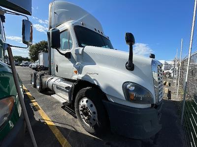 Used 2017 Freightliner Cascadia Detroit DD13 Semi Truck for sale #715800 - photo 1
