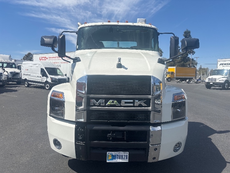 Used 2022 Mack Anthem - photo 2