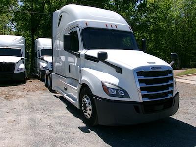 Used 2020 Freightliner Cascadia Detroit DD15AT Semi Truck with Sleeper Cab for sale #718171 - photo 2