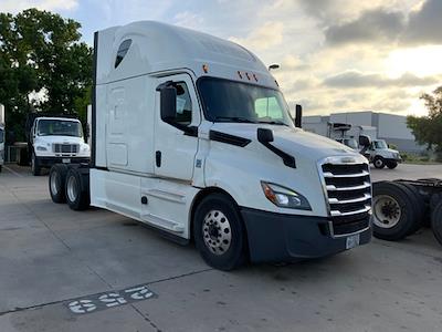 Used 2020 Freightliner Cascadia Detroit DD15AT Semi Truck with Sleeper Cab for sale #718208 - photo 2
