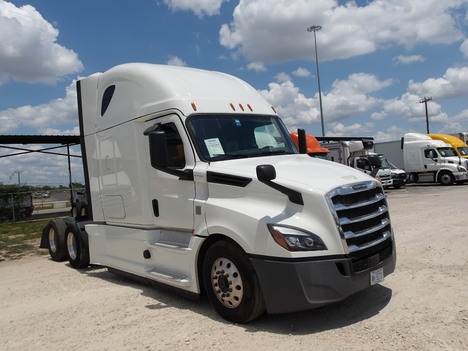 Used 2020 Freightliner Cascadia - photo 1