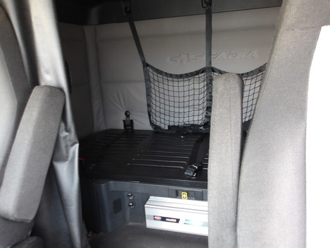Used 2020 Freightliner Cascadia - photo 13