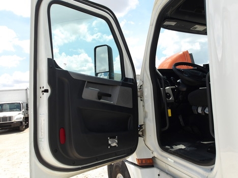 Used 2020 Freightliner Cascadia - photo 10