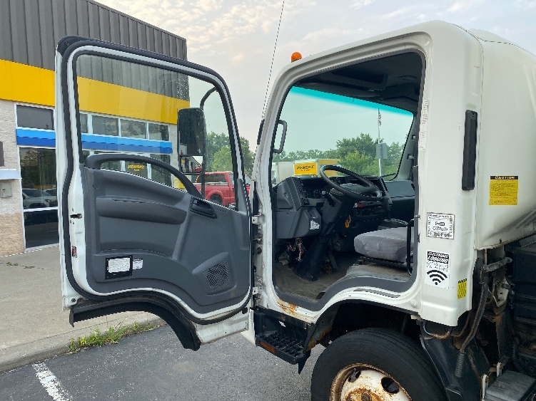 Used 2016 Isuzu NPR-HD - photo 18