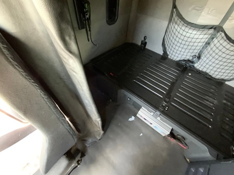 Used 2020 Freightliner Cascadia - photo 14