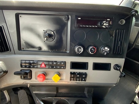 Used 2020 Freightliner Cascadia - photo 16