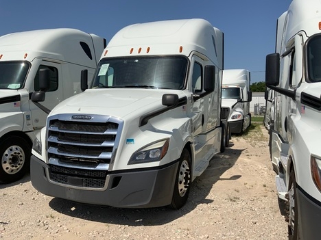 Used 2020 Freightliner Cascadia - photo 5