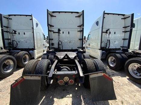 Used 2020 Freightliner Cascadia - photo 7