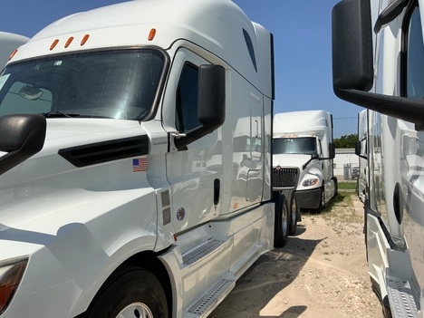 Used 2020 Freightliner Cascadia - photo 9
