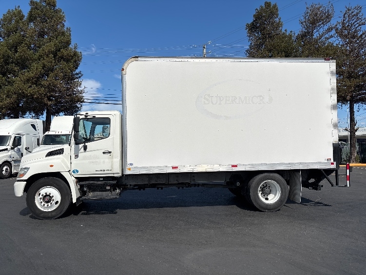 Used 2013 Hino 268A - photo 6