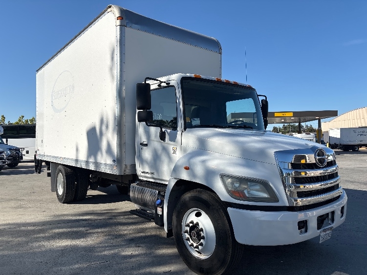 Used 2016 Hino 268A - photo 1