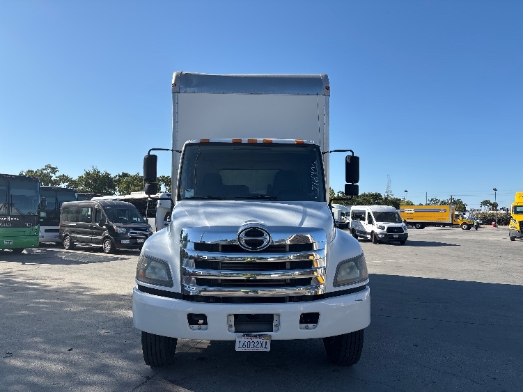 Used 2016 Hino 268A - photo 2