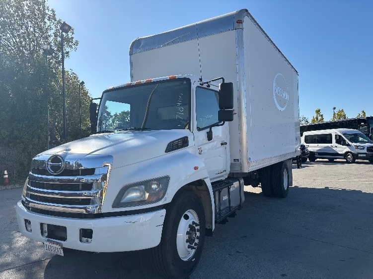 Used 2016 Hino 268A - photo 5
