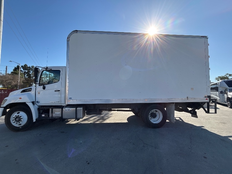Used 2016 Hino 268A - photo 6