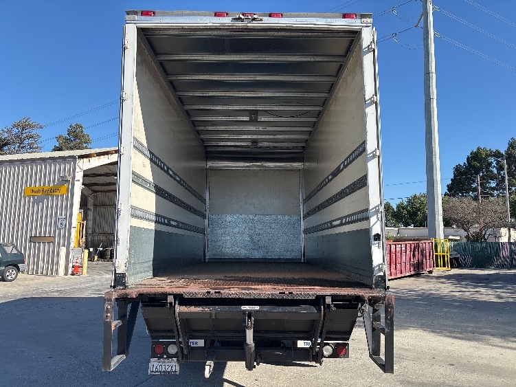 Used 2016 Hino 268A - photo 10