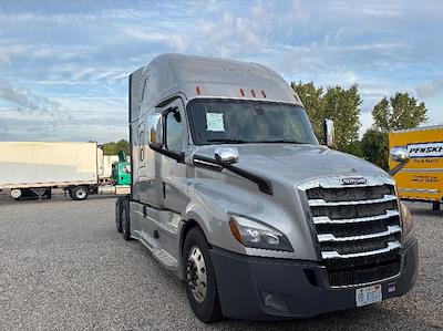 Used 2020 Freightliner Cascadia Detroit DD15AT Semi Truck with Sleeper Cab for sale #718442 - photo 1
