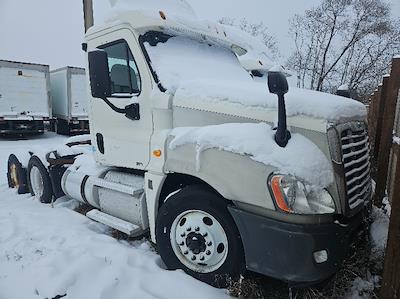 Used 2012 Freightliner Cascadia Detroit DD13 Semi Truck for sale #718537 - photo 1