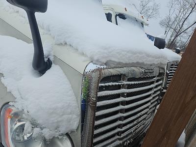 Used 2012 Freightliner Cascadia Detroit DD13 Semi Truck for sale #718537 - photo 2