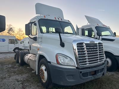 Used 2012 Freightliner Cascadia Detroit DD13 Semi Truck for sale #718538 - photo 1