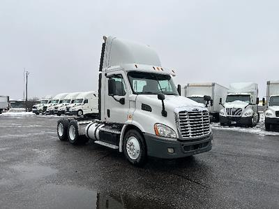 Used 2013 Freightliner Cascadia Cummins ISX12 Semi Truck for sale #718547 - photo 1