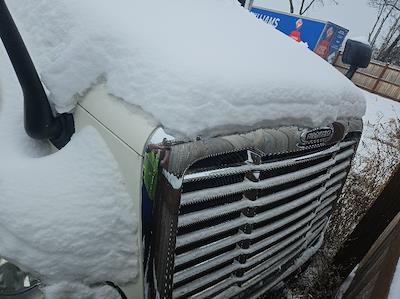 Used 2013 Freightliner Cascadia Detroit DD13 Semi Truck for sale #718549 - photo 2