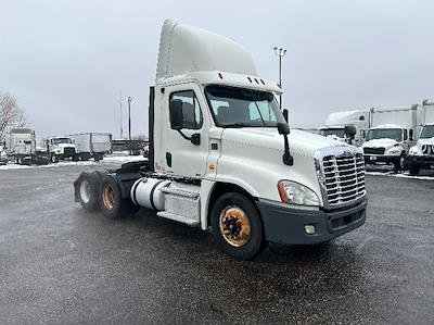 Used 2013 Freightliner Cascadia Detroit DD13 Semi Truck for sale #718550 - photo 1