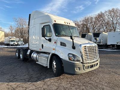 Used 2016 Freightliner Cascadia Detroit DD13 Semi Truck with Sleeper Cab for sale #718554 - photo 1
