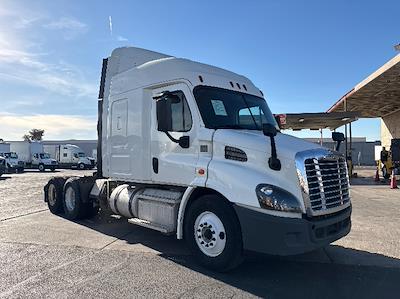 Used 2016 Freightliner Cascadia Detroit DD13 Semi Truck with Sleeper Cab for sale #718555 - photo 1