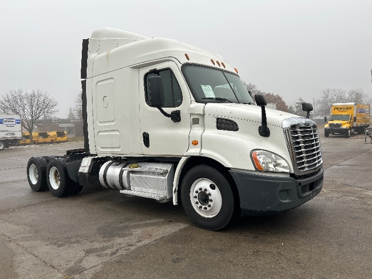Used 2016 Freightliner Cascadia - photo 1