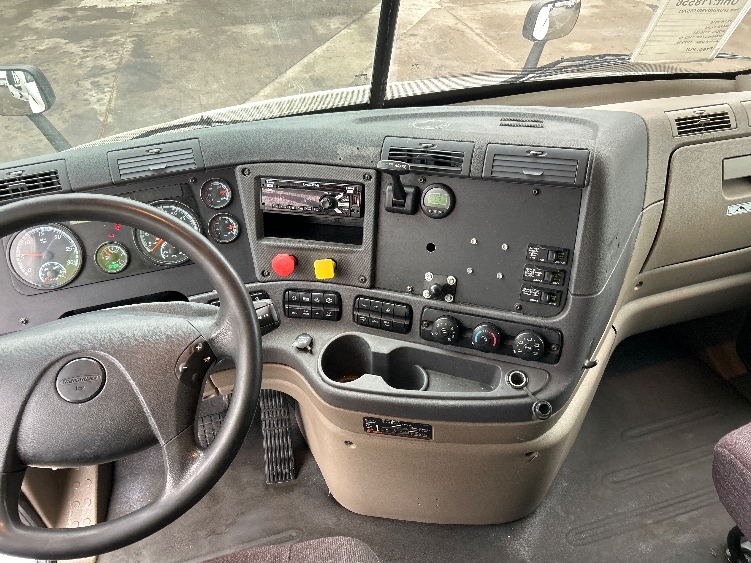 Used 2016 Freightliner Cascadia - photo 14