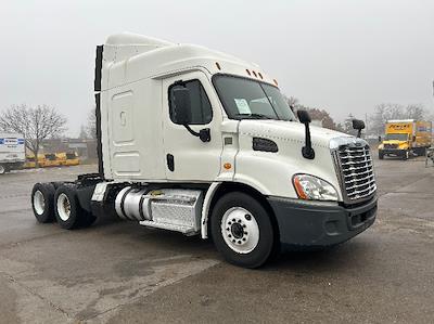 Used 2016 Freightliner Cascadia Detroit DD13 Semi Truck with Sleeper Cab for sale #718556 - photo 1