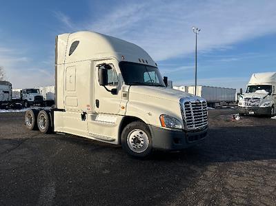 Used 2016 Freightliner Cascadia Detroit DD16 Semi Truck with Sleeper Cab for sale #718559 - photo 1