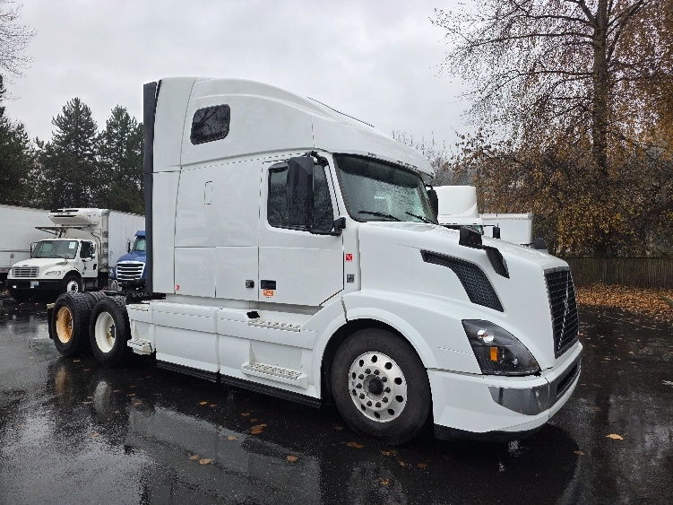 Used 2016 Volvo VNL - photo 1