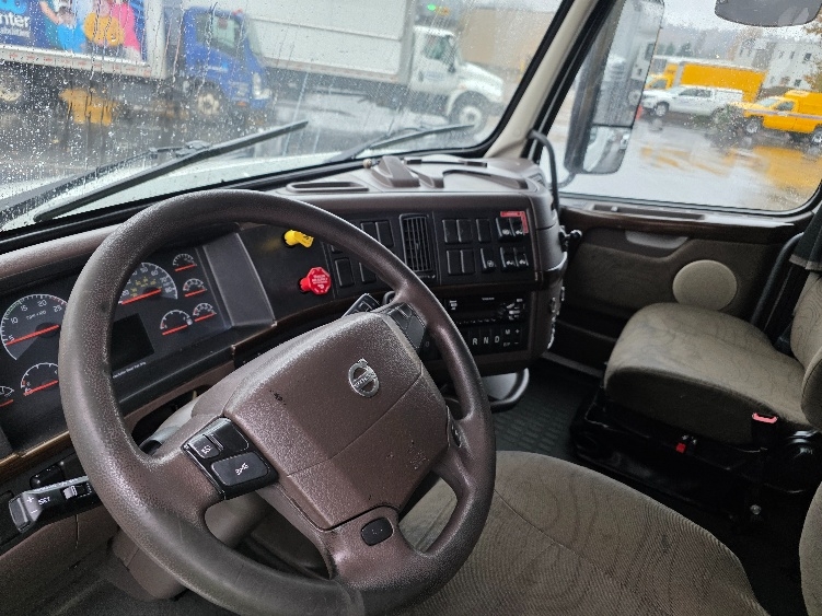 Used 2016 Volvo VNL - photo 12