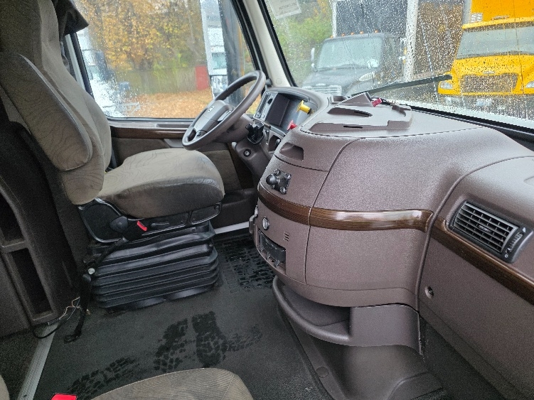 Used 2016 Volvo VNL - photo 17