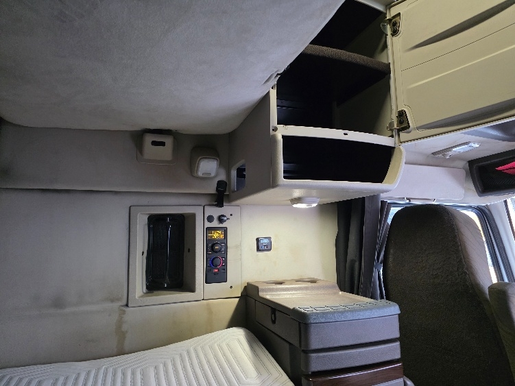 Used 2016 Volvo VNL - photo 20