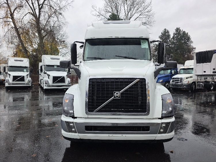 Used 2016 Volvo VNL - photo 2
