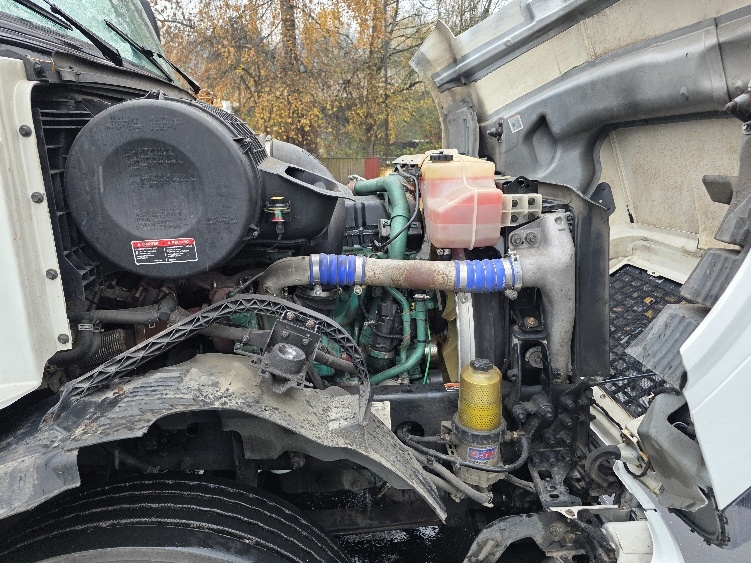 Used 2016 Volvo VNL - photo 22