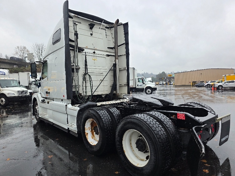 Used 2016 Volvo VNL - photo 7