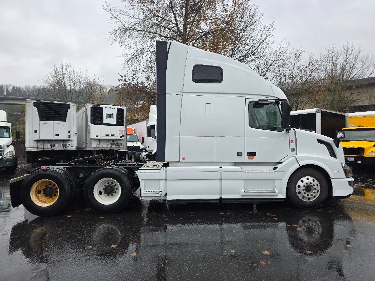 Used 2016 Volvo VNL - photo 10
