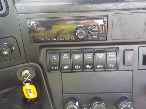 Used 2020 International LT - photo 14