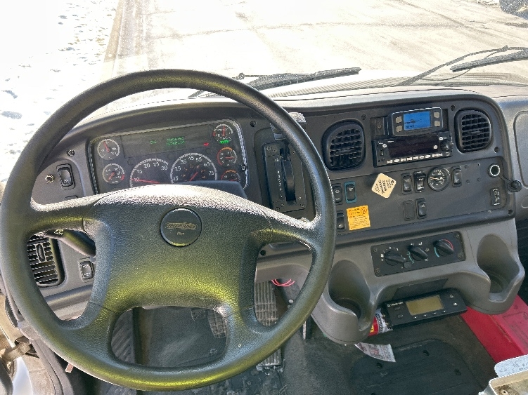 Used 2016 Freightliner M2 106 - photo 19