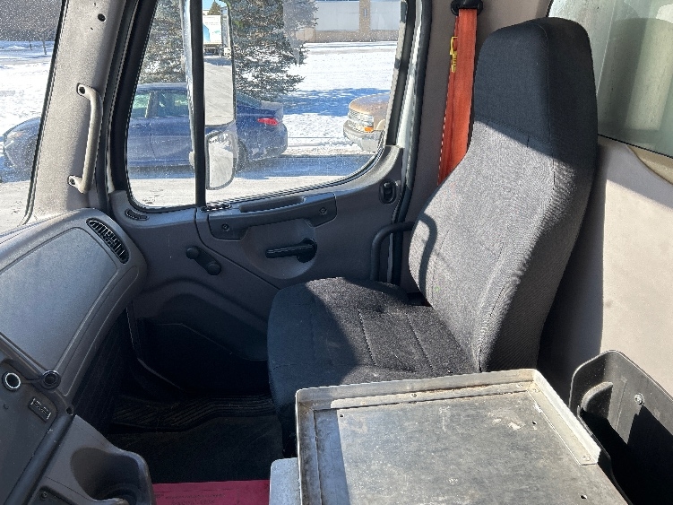 Used 2016 Freightliner M2 106 - photo 20