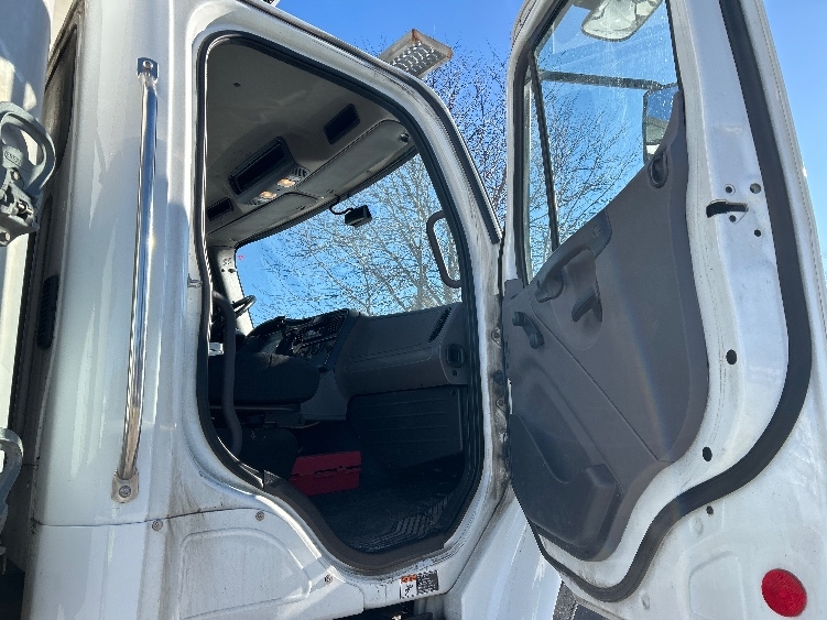 Used 2016 Freightliner M2 106 - photo 21