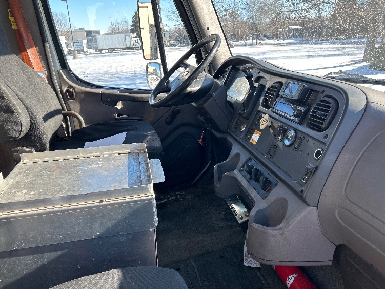 Used 2016 Freightliner M2 106 - photo 23